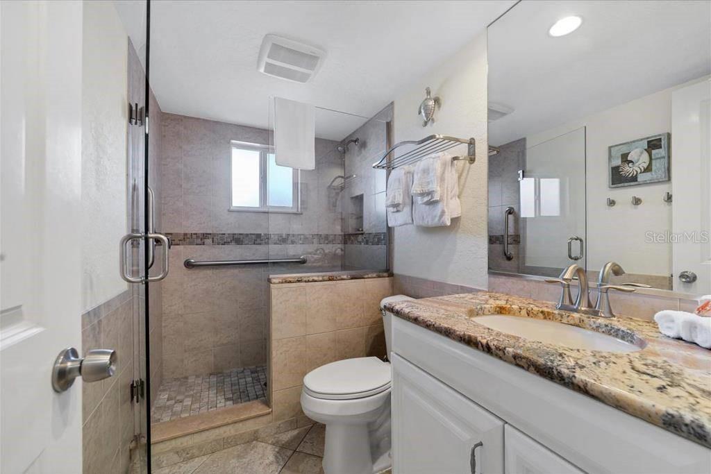 Image 4 of 11 For 6154 Midnight Pass Road 102