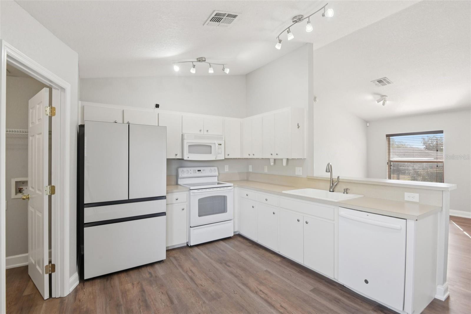 Image 8 of 31 For 4175 Mayfair Way