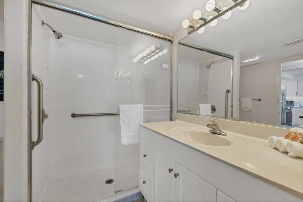 Image 11 of 11 For 6154 Midnight Pass Road 103