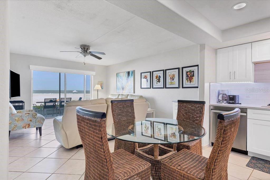 Image 2 of 11 For 6154 Midnight Pass Road 103