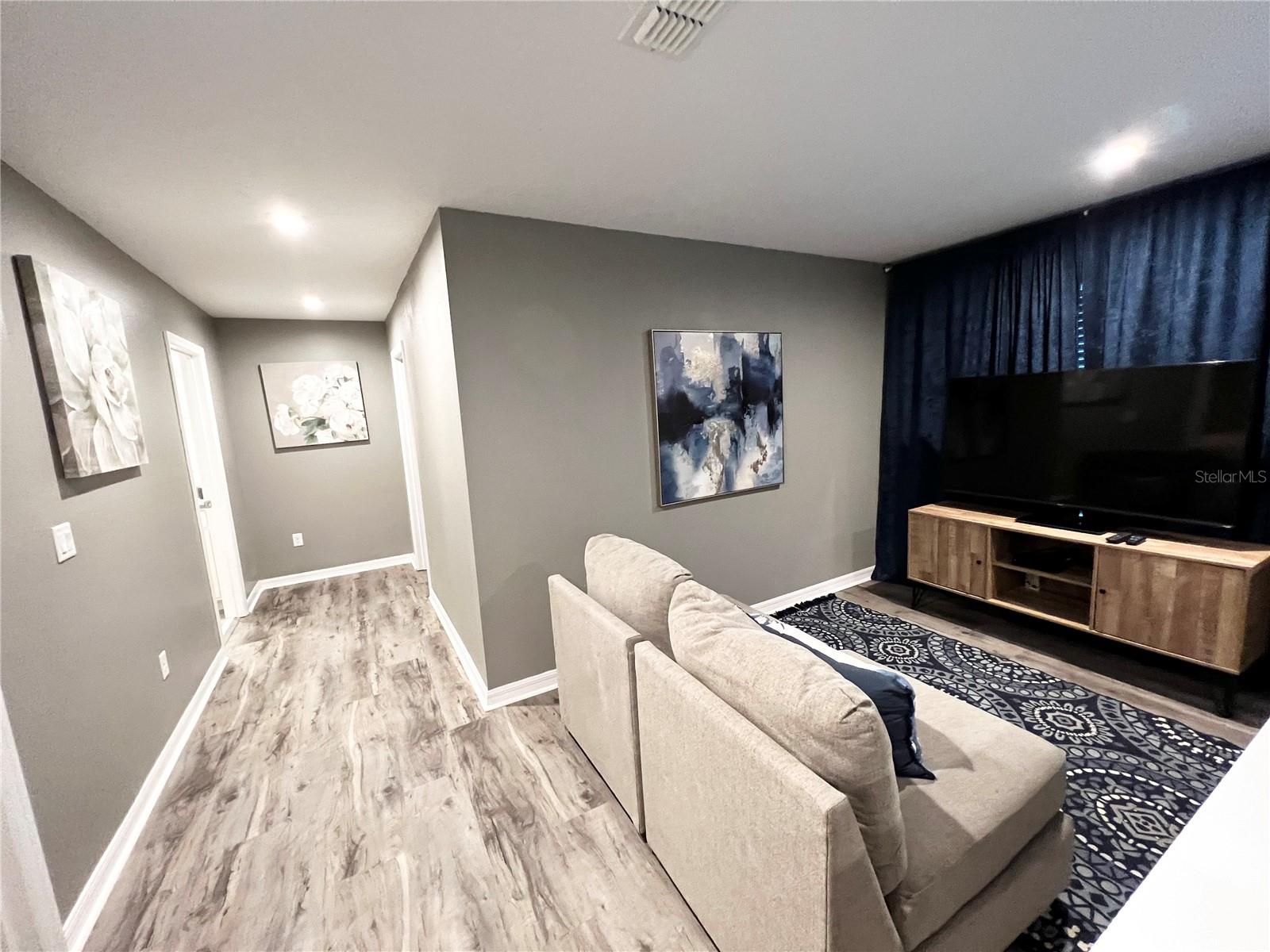 Image 19 of 37 For 8947 Amelia Downs Trail