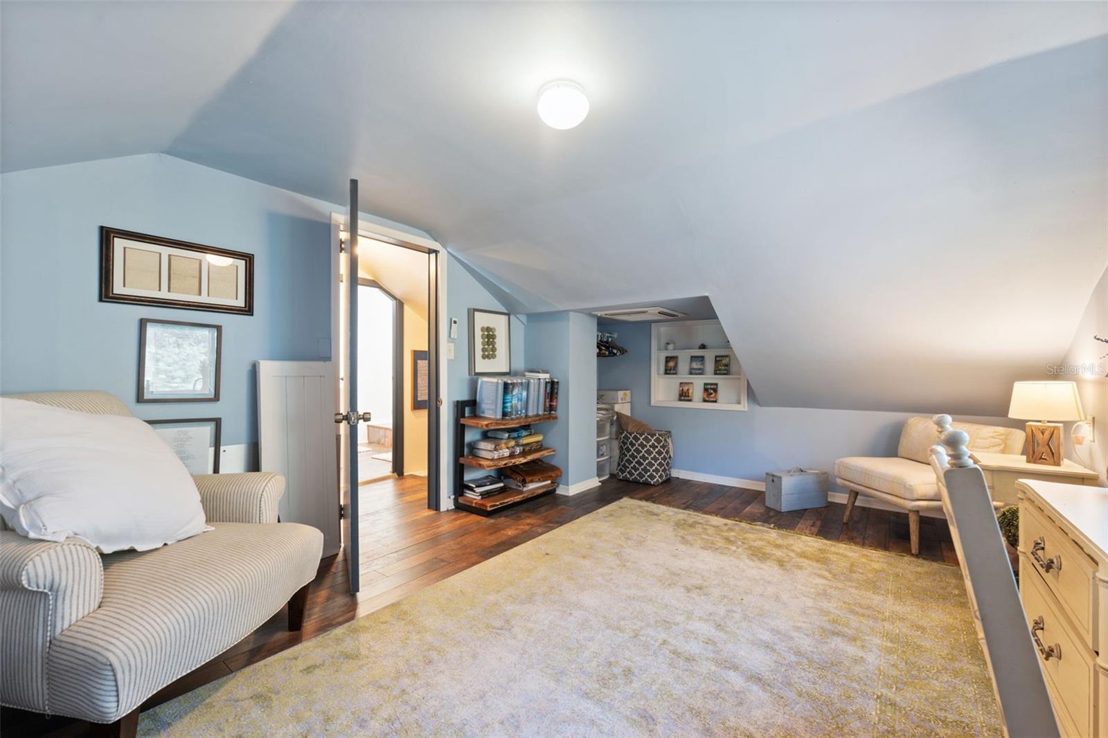 Image 21 of 58 For 1946 Chenango Avenue