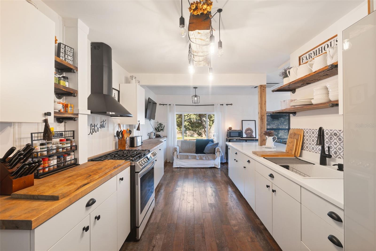 Image 5 of 58 For 1946 Chenango Avenue