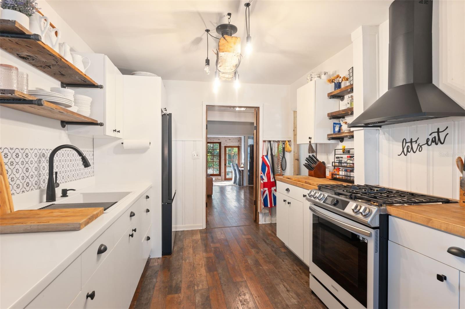 Image 6 of 58 For 1946 Chenango Avenue