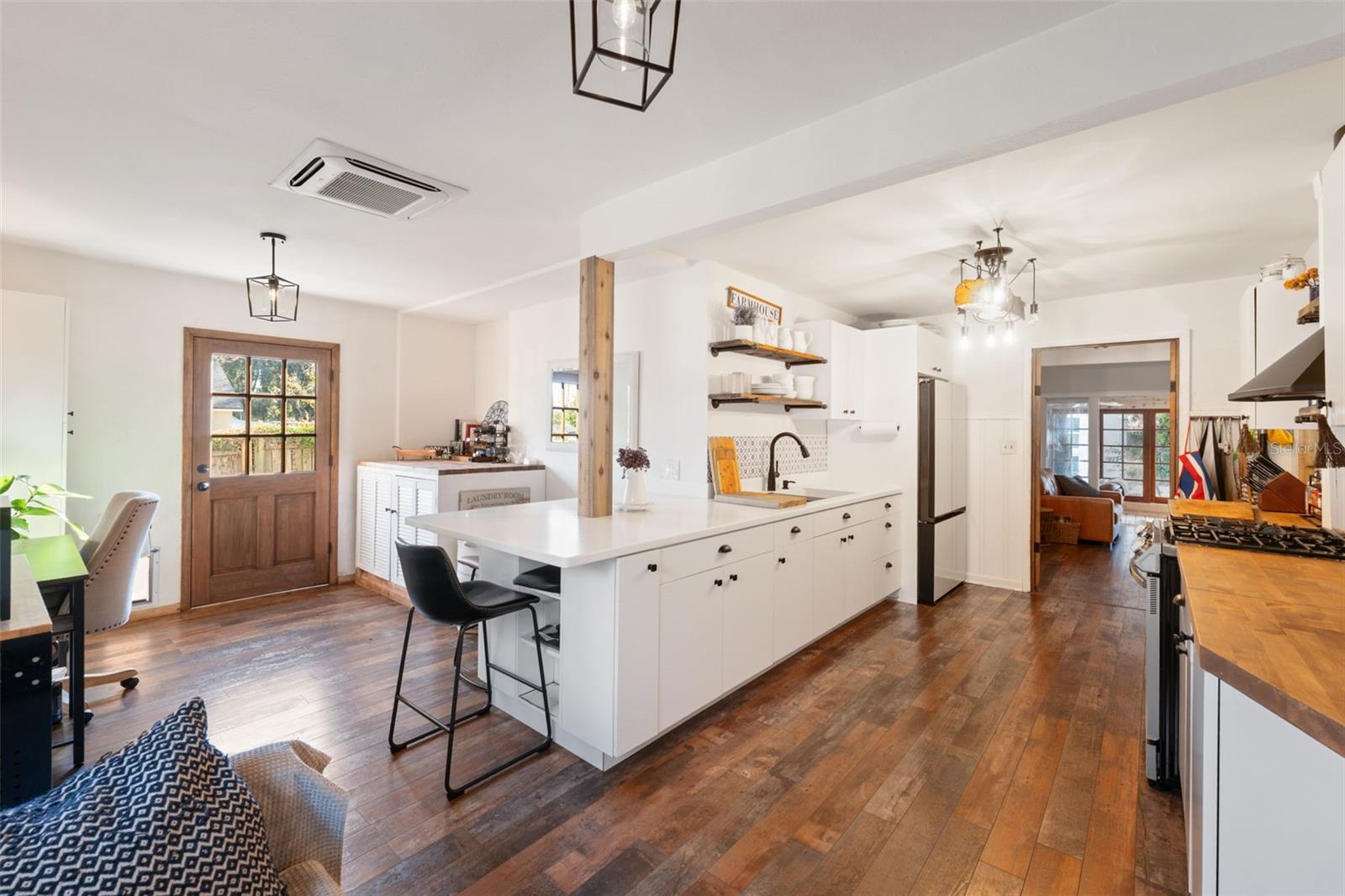 Image 7 of 58 For 1946 Chenango Avenue