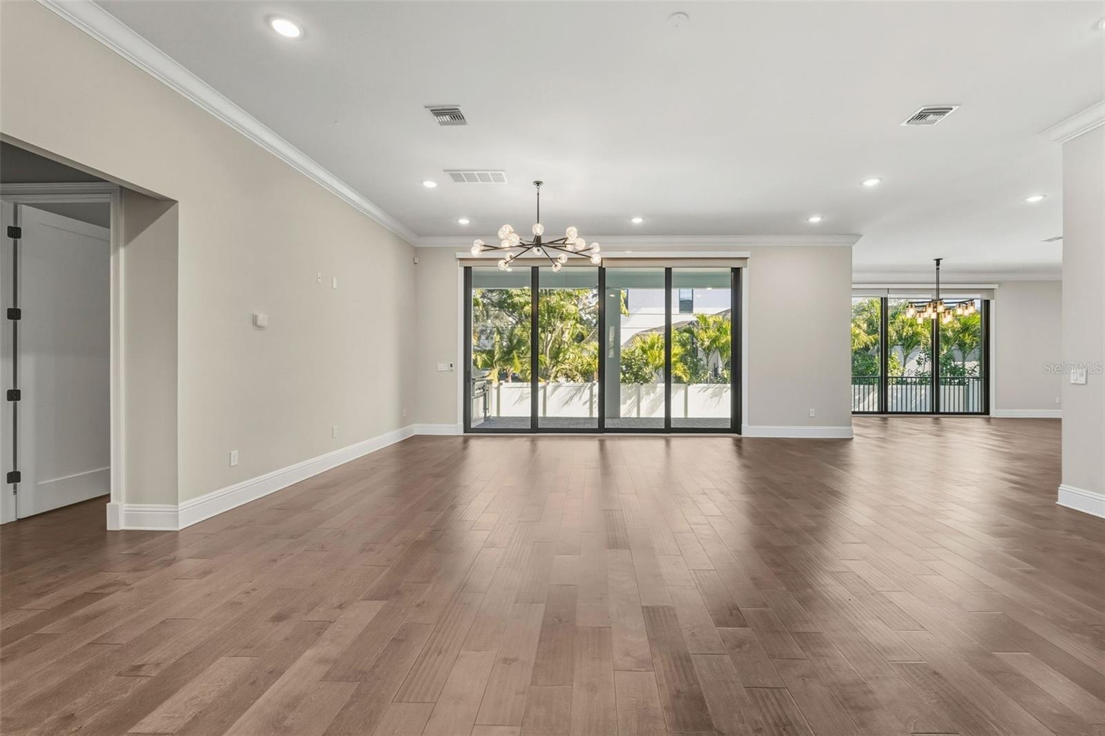 Image 11 of 80 For 481 Davis Boulevard