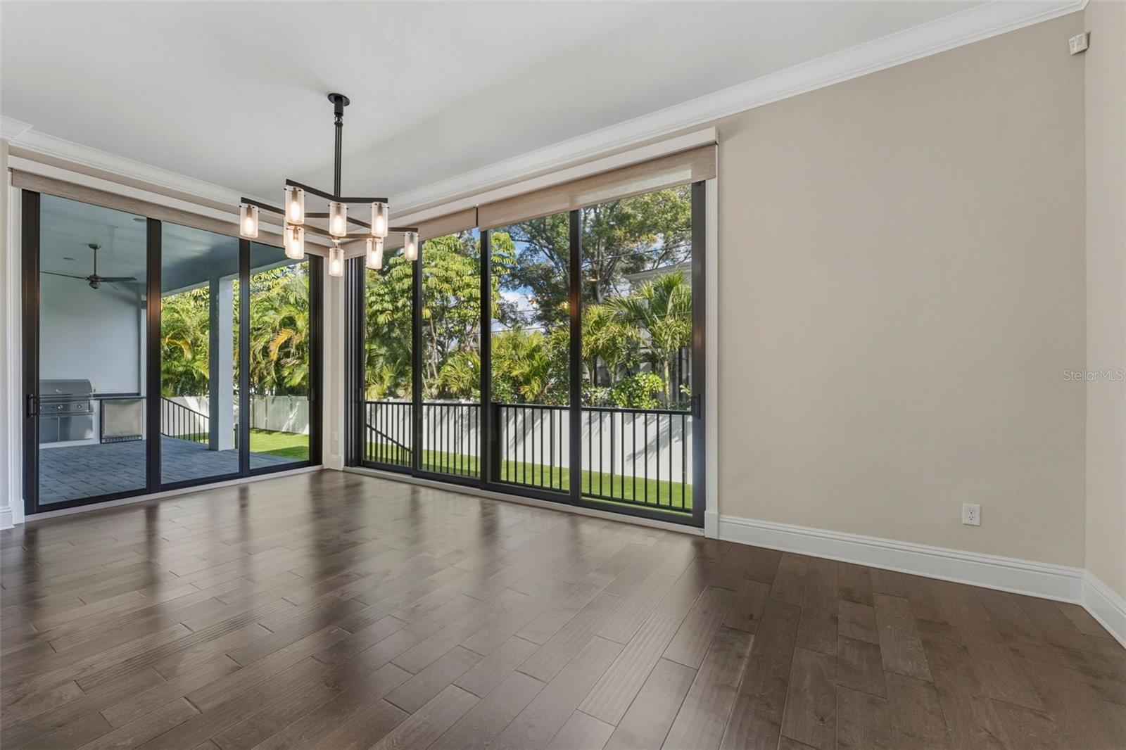 Image 21 of 80 For 481 Davis Boulevard