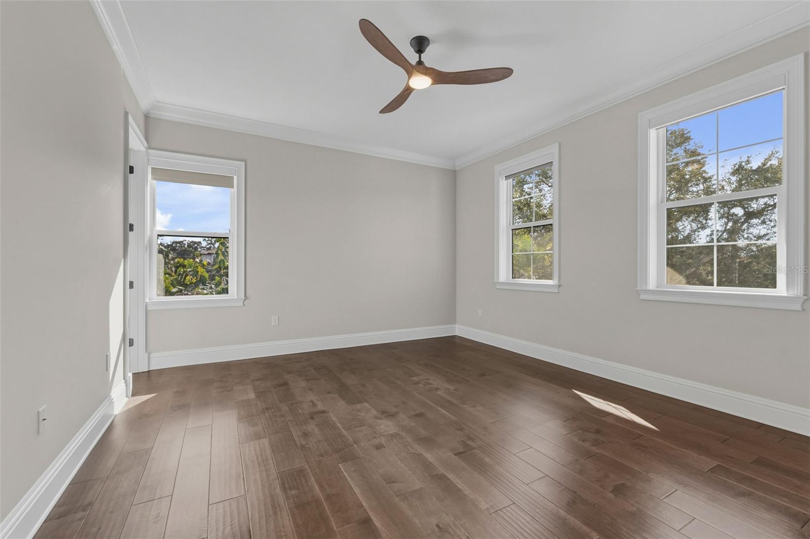 Image 47 of 80 For 481 Davis Boulevard