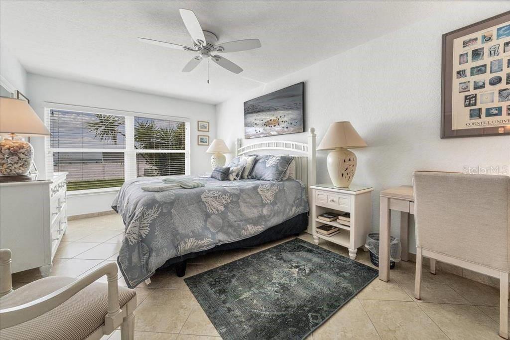 Image 6 of 11 For 6154 Midnight Pass Road 104