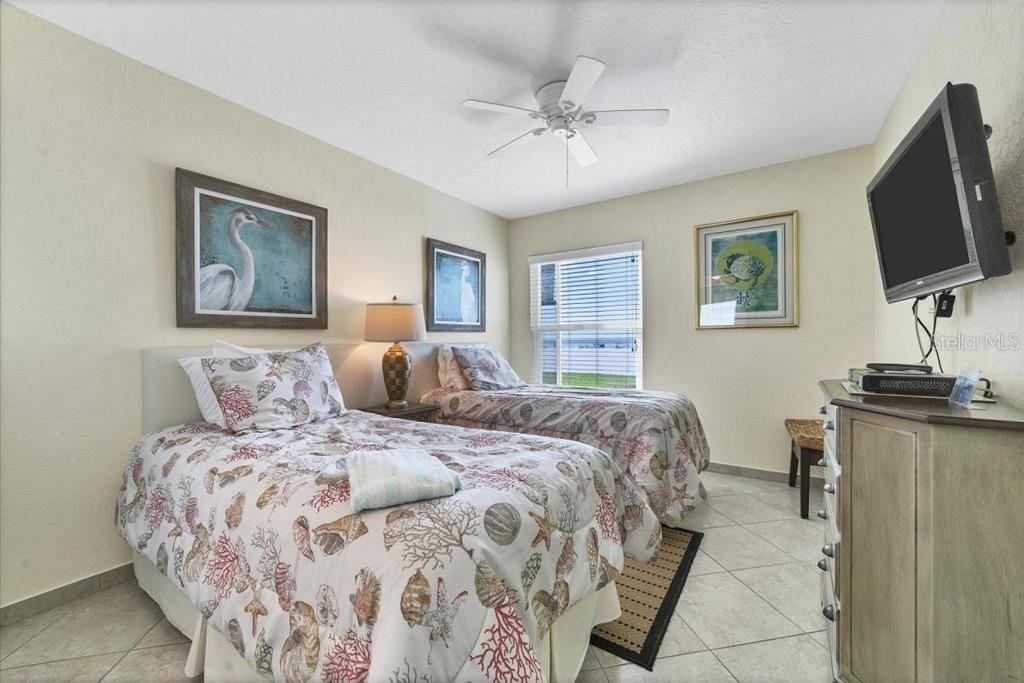 Image 7 of 11 For 6154 Midnight Pass Road 104