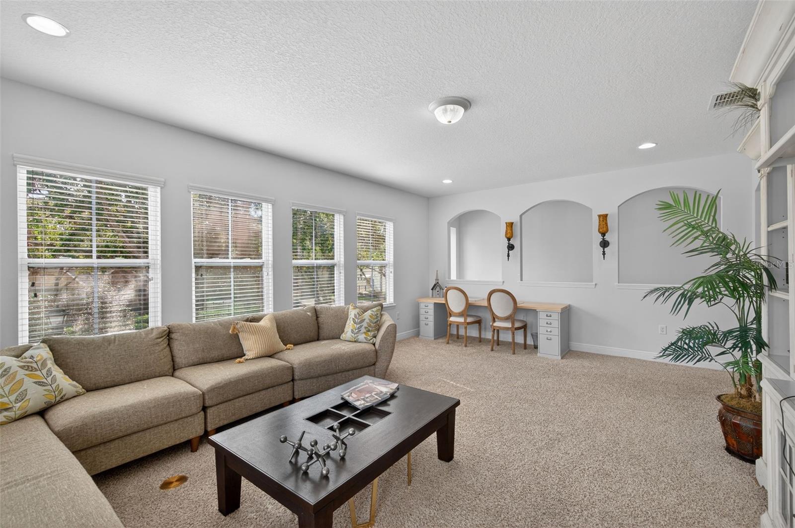 Image 32 of 69 For 17019 Vilesta Drive