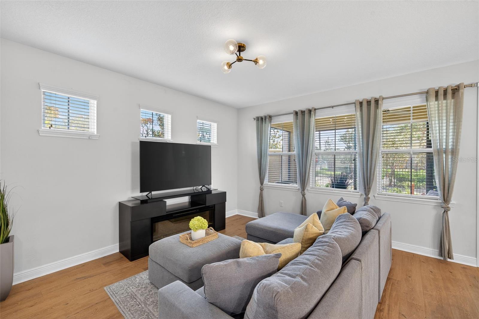 Image 8 of 69 For 17019 Vilesta Drive