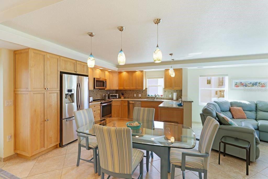 Image 2 of 10 For 6154 Midnight Pass Road 201