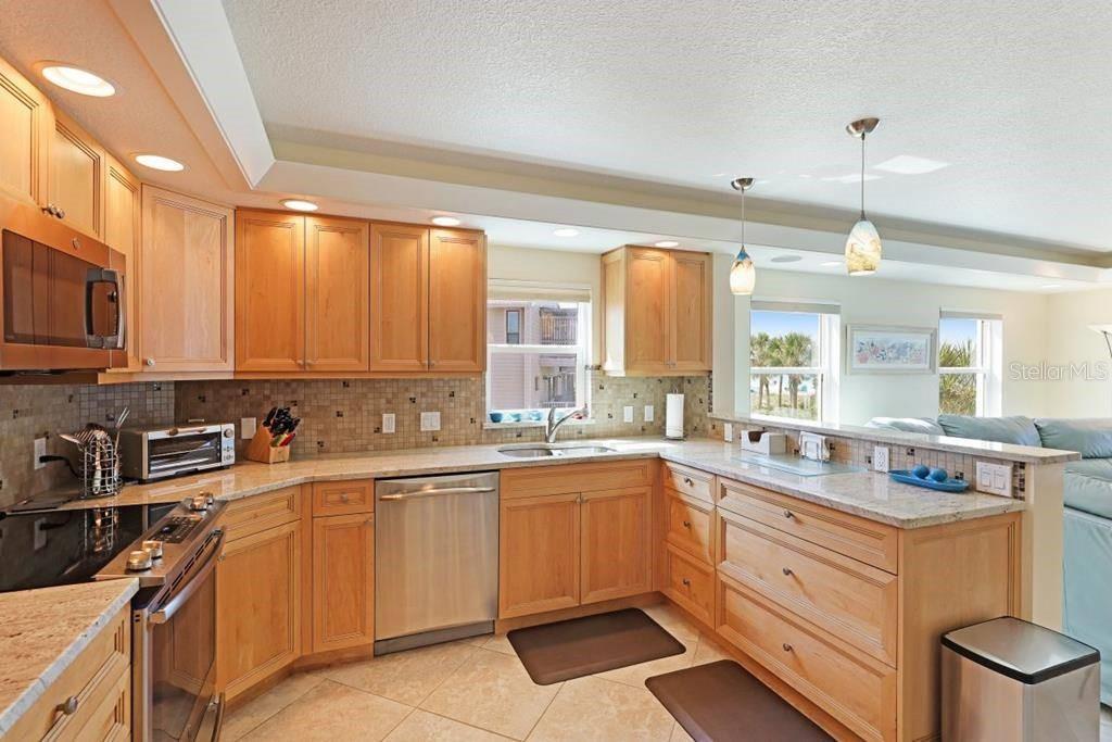 Image 3 of 10 For 6154 Midnight Pass Road 201