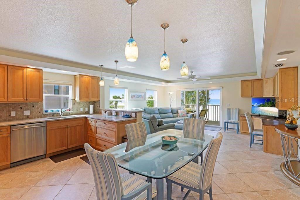 Image 4 of 10 For 6154 Midnight Pass Road 201