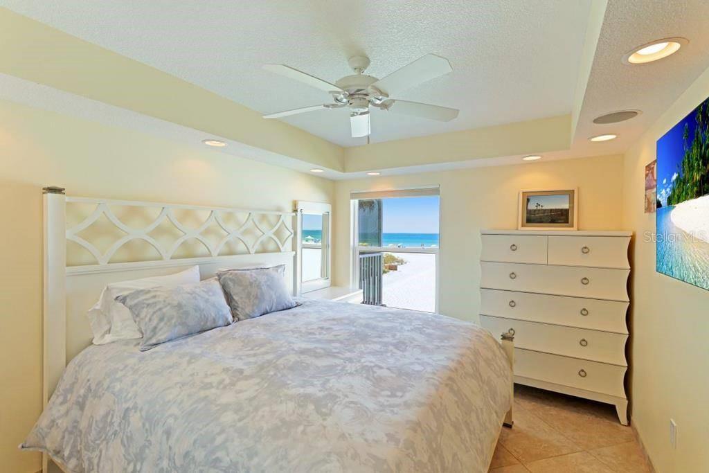 Image 6 of 10 For 6154 Midnight Pass Road 201