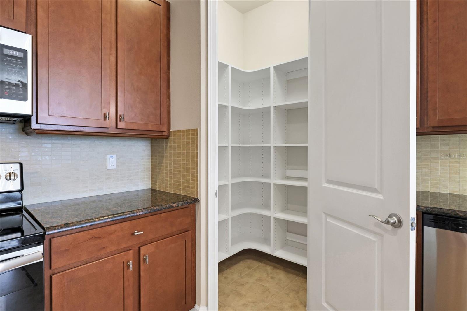 Image 12 of 13 For 716 Aldenham