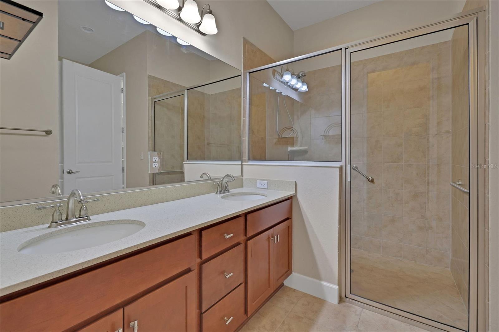 Image 9 of 13 For 716 Aldenham