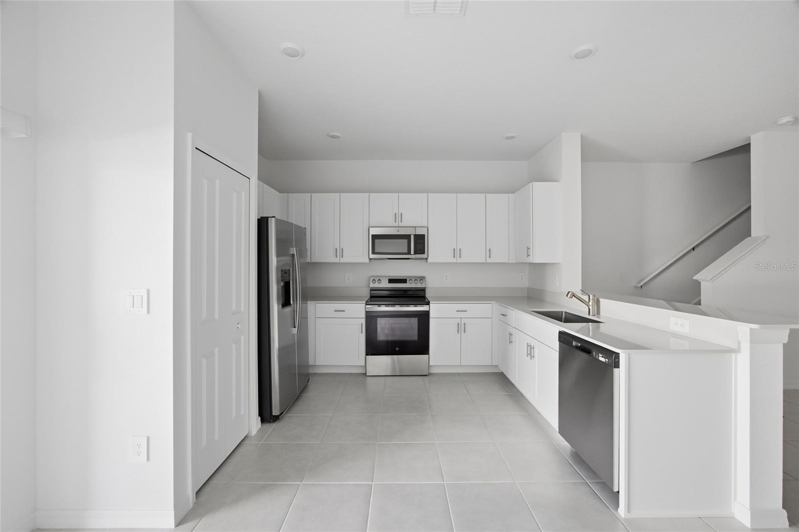 Listing photo id 7 for 10149 Trumpet Honeysuckle Way