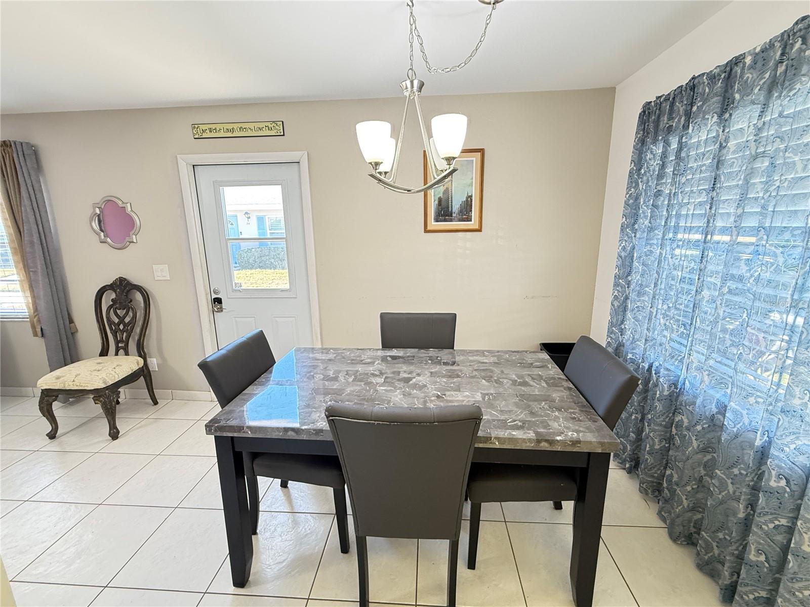 Image 11 of 29 For 402 Dorchester Place 40