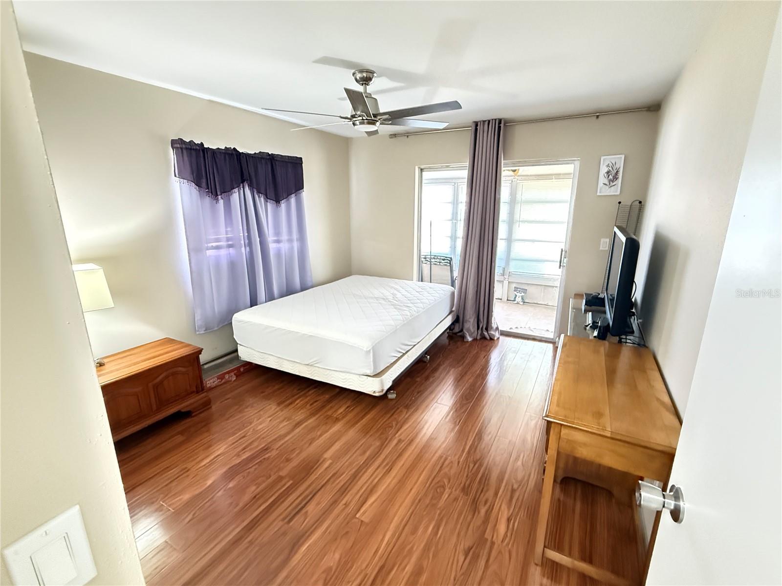 Image 15 of 29 For 402 Dorchester Place 40