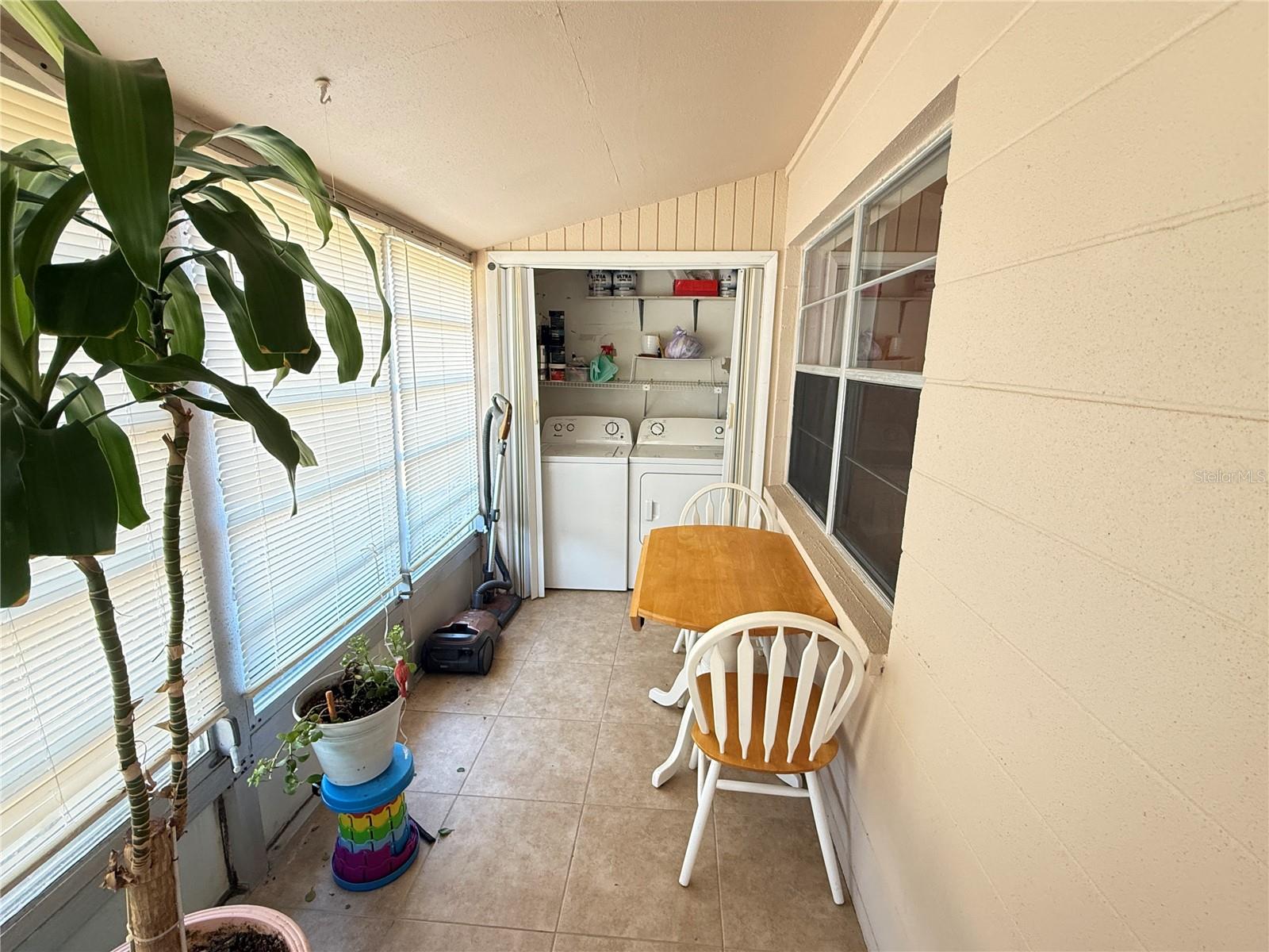 Image 19 of 29 For 402 Dorchester Place 40