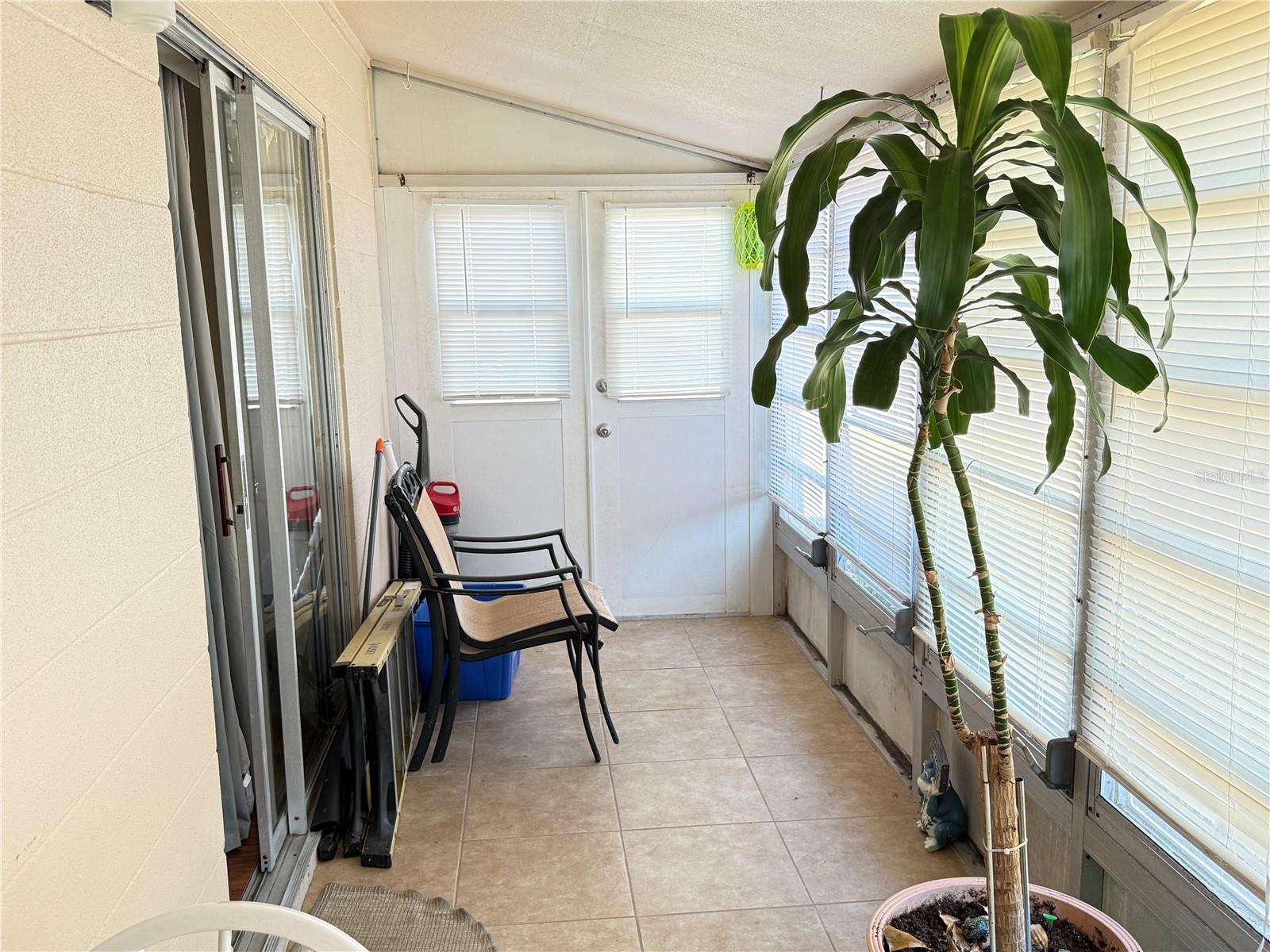 Image 21 of 29 For 402 Dorchester Place 40