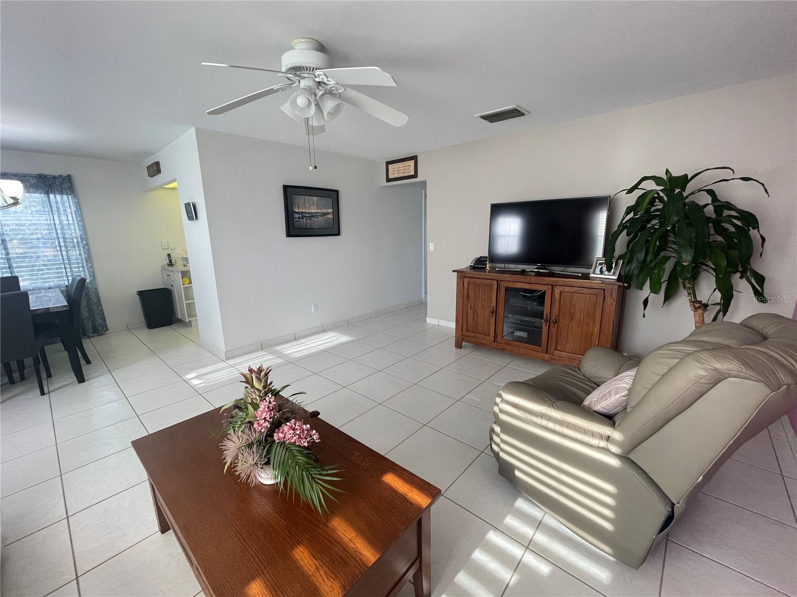 Image 7 of 29 For 402 Dorchester Place 40