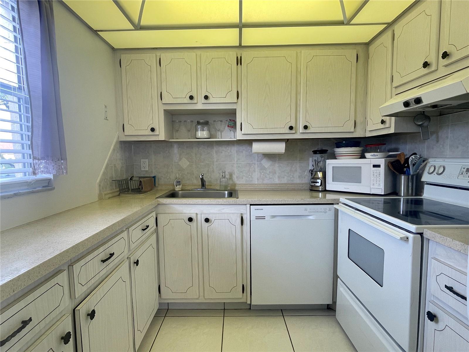 Image 8 of 29 For 402 Dorchester Place 40