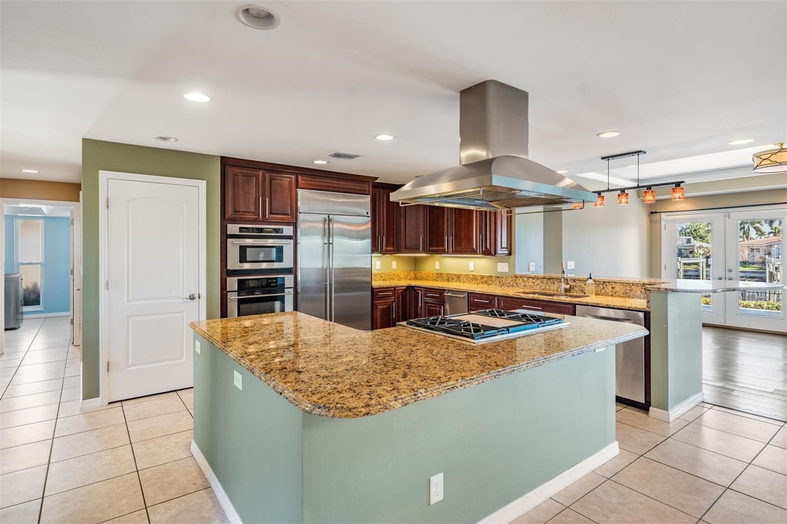 Listing photo id 10 for 1926 Montana Avenue Ne