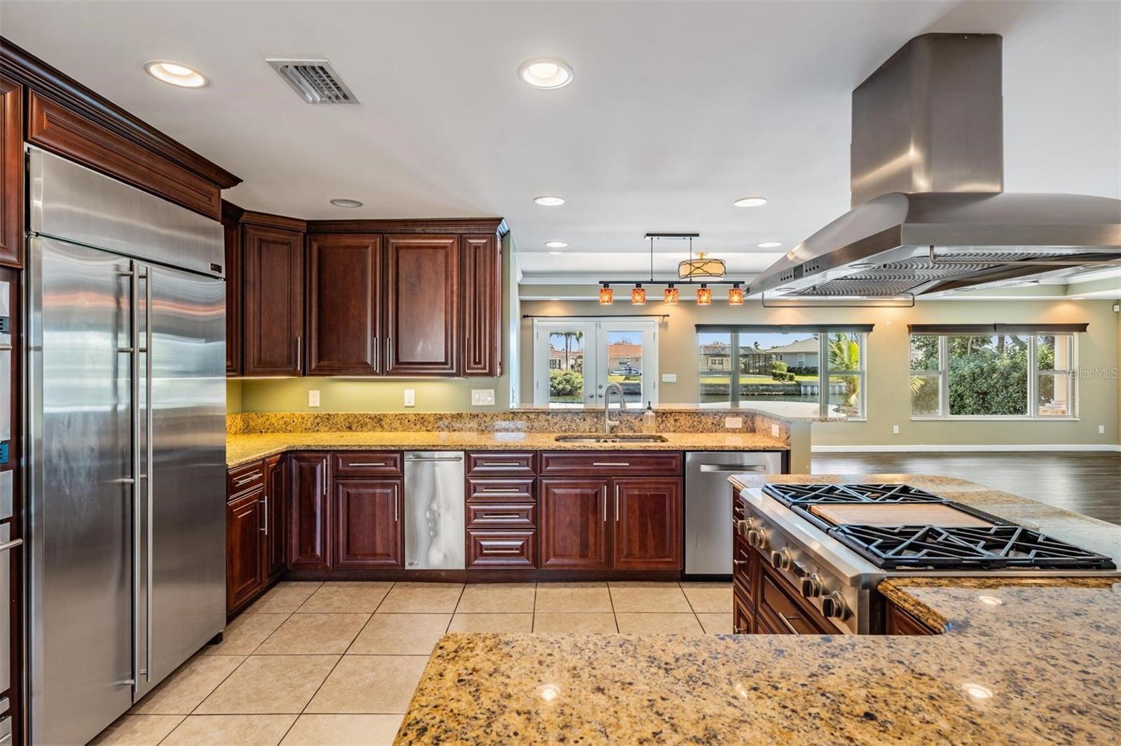 Listing photo id 11 for 1926 Montana Avenue Ne