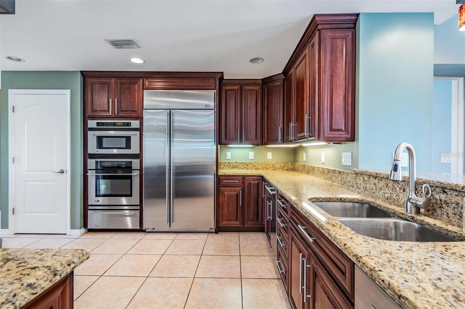 Listing photo id 12 for 1926 Montana Avenue Ne