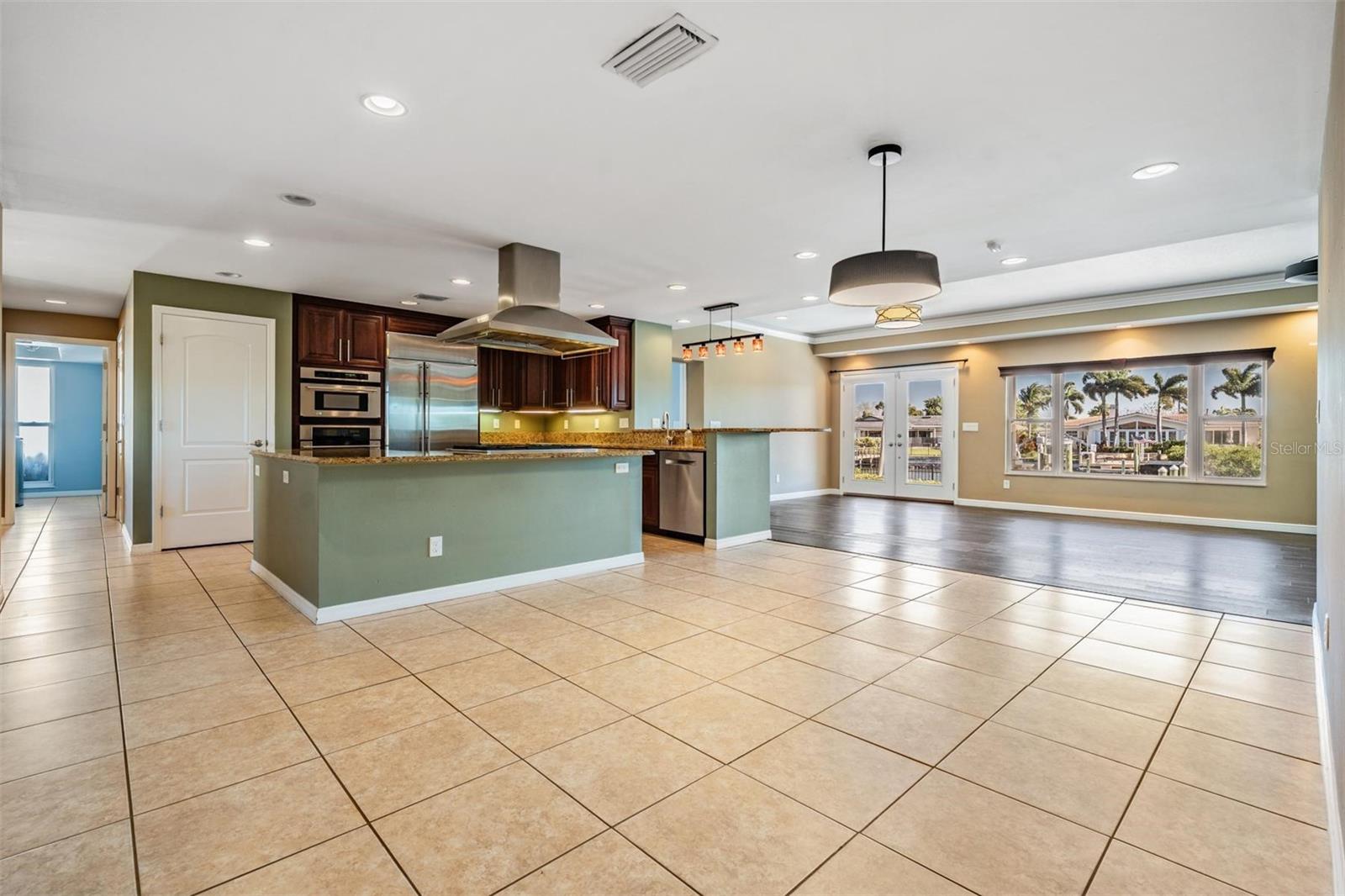 Listing photo id 13 for 1926 Montana Avenue Ne