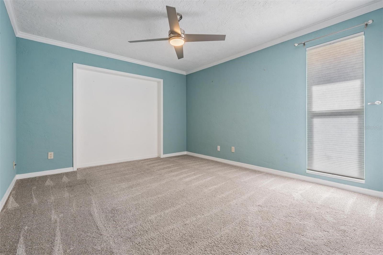 Listing photo id 15 for 1926 Montana Avenue Ne