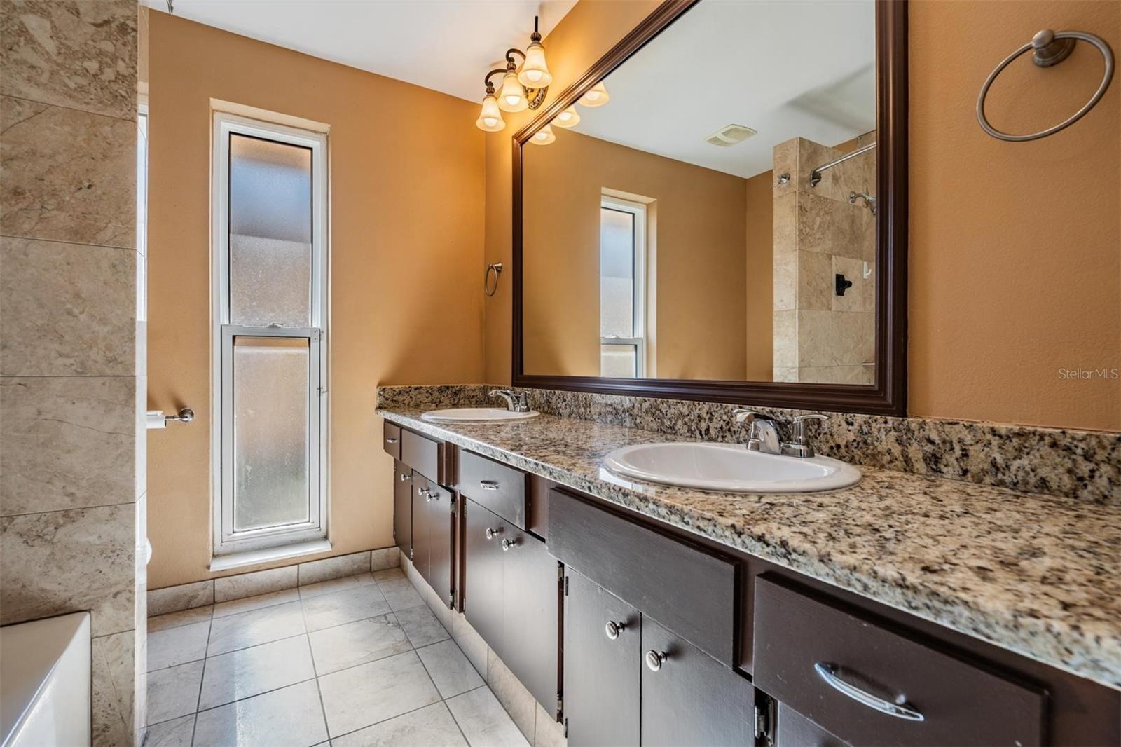 Listing photo id 18 for 1926 Montana Avenue Ne