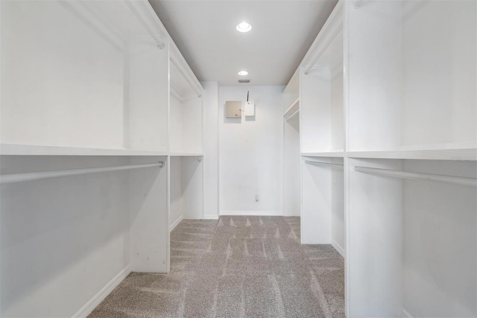 Listing photo id 30 for 1926 Montana Avenue Ne