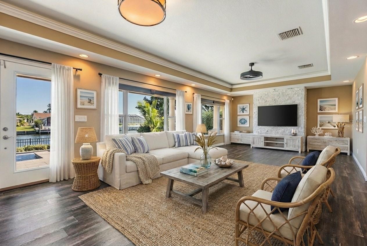 Listing photo id 2 for 1926 Montana Avenue Ne