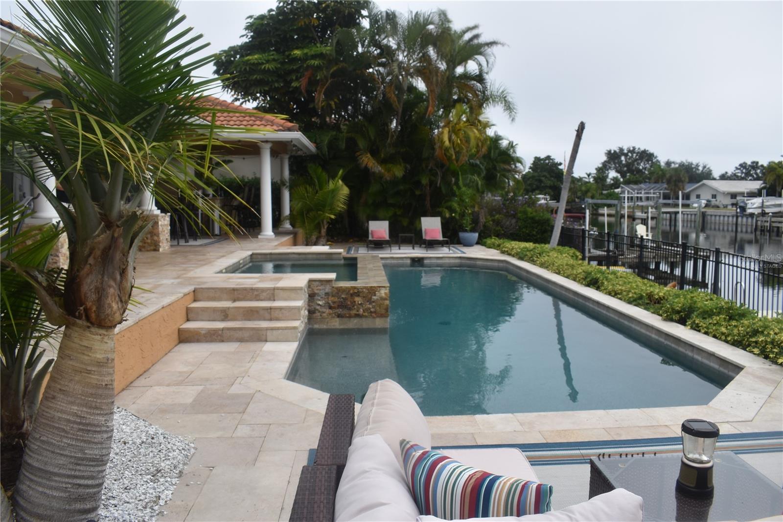 Listing photo id 38 for 1926 Montana Avenue Ne