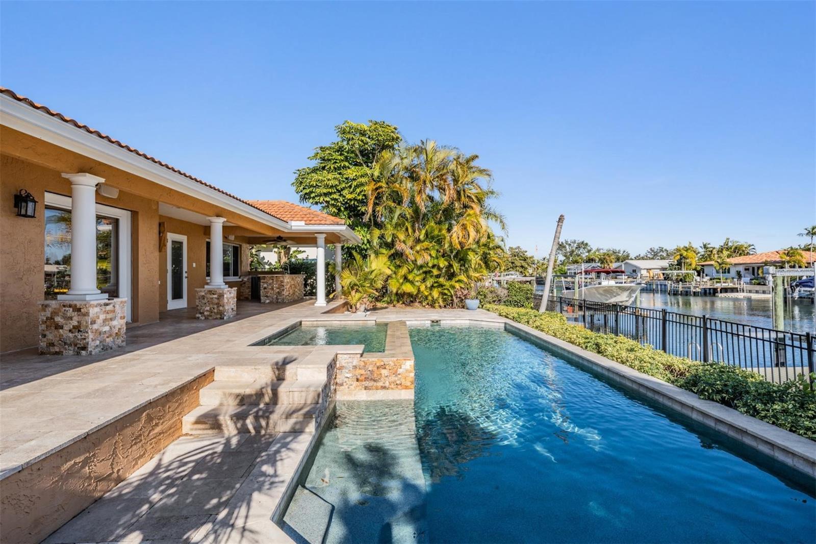 Listing photo id 43 for 1926 Montana Avenue Ne