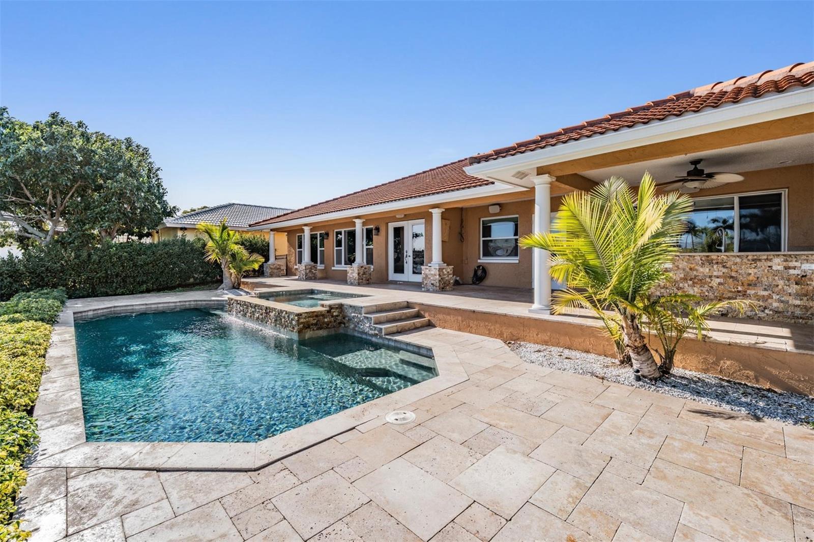 Listing photo id 49 for 1926 Montana Avenue Ne