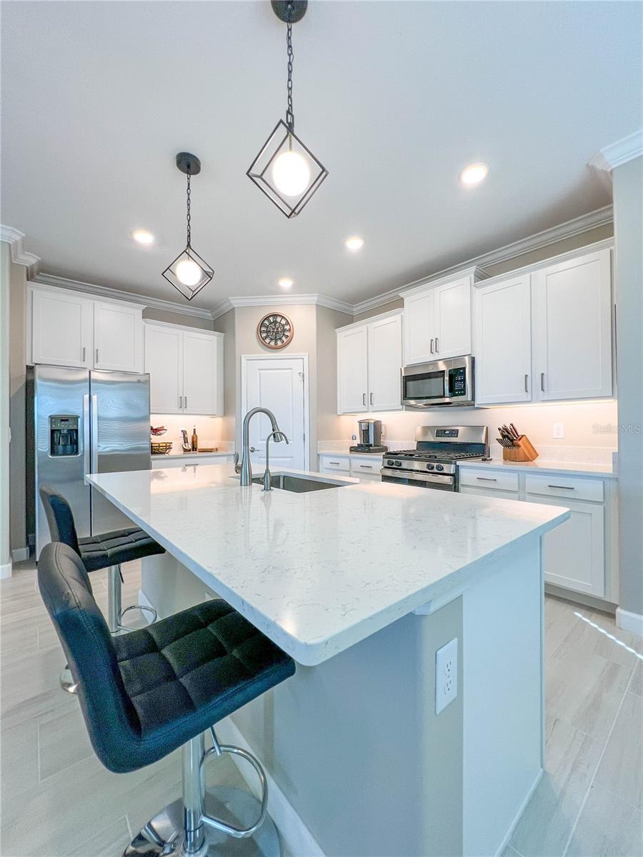 Image 14 of 59 For 12605 Tahitian Pearl Circle