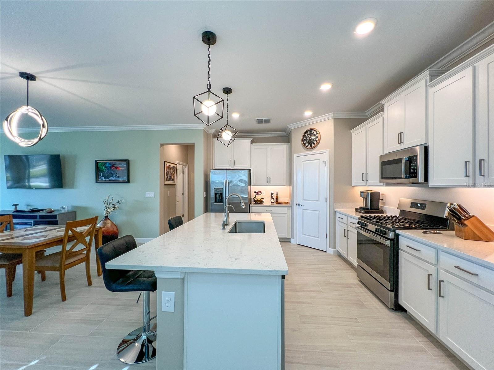 Image 8 of 59 For 12605 Tahitian Pearl Circle