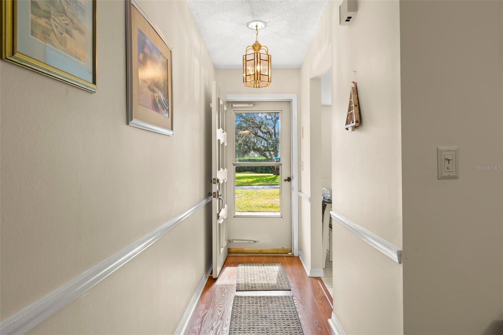 Image 4 of 33 For 1084 Dunrobin Drive D