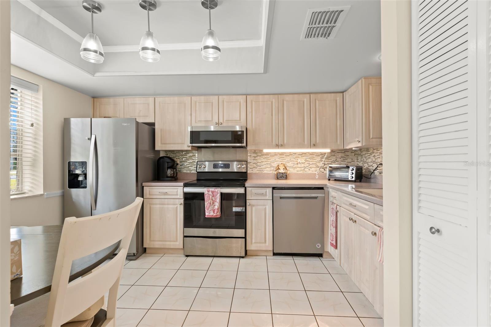 Image 7 of 33 For 1084 Dunrobin Drive D