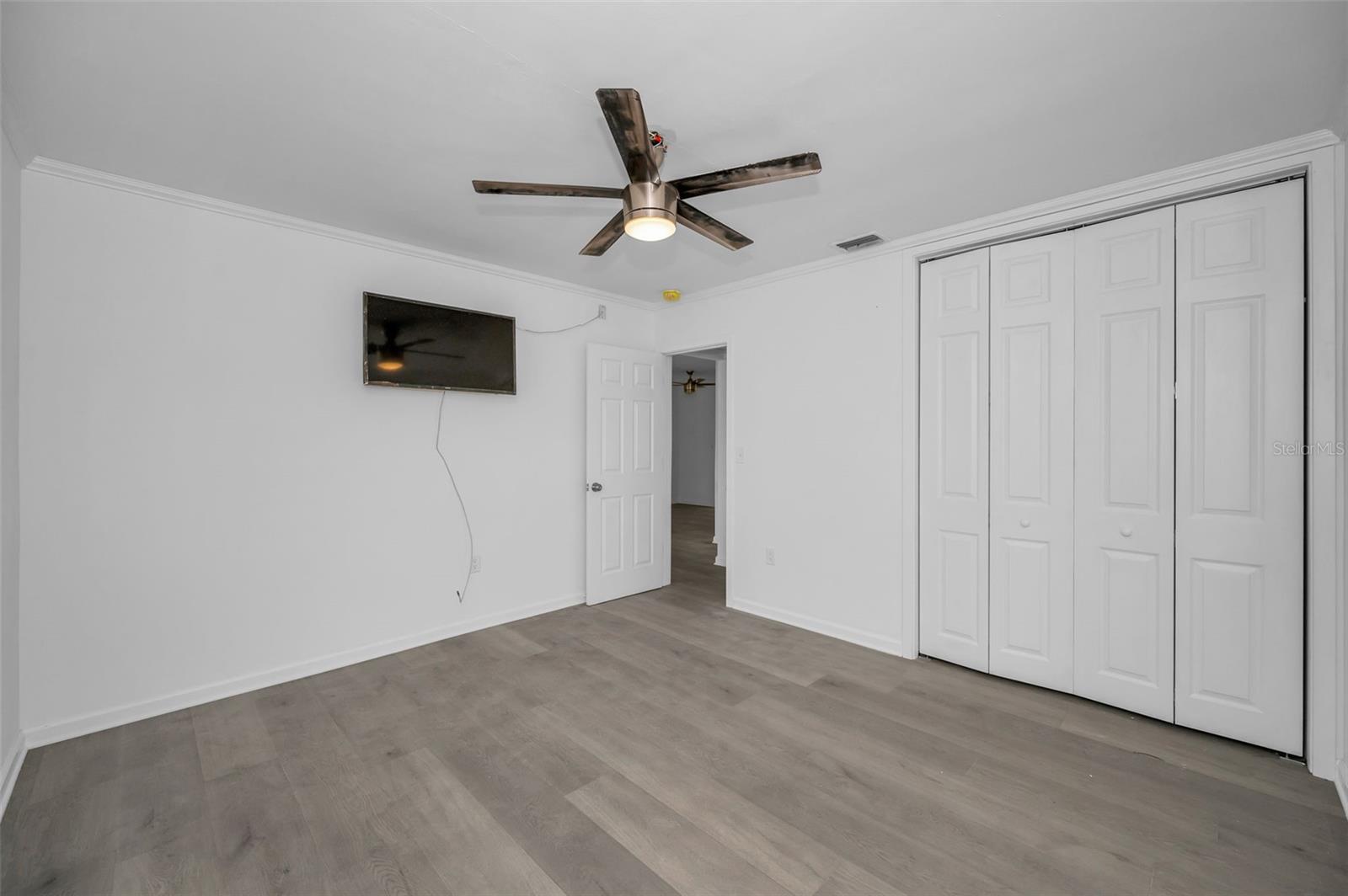 Listing photo id 13 for 406 Orchid Lane