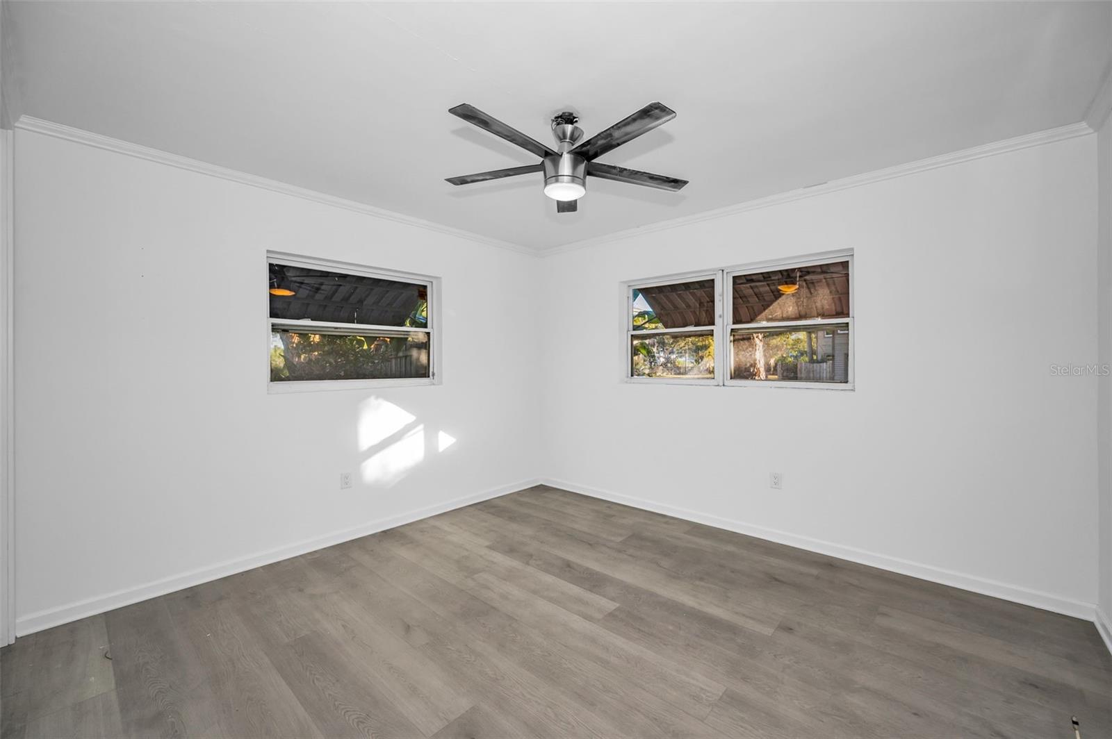 Listing photo id 14 for 406 Orchid Lane