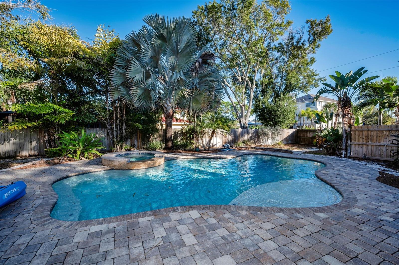 Listing photo id 20 for 406 Orchid Lane