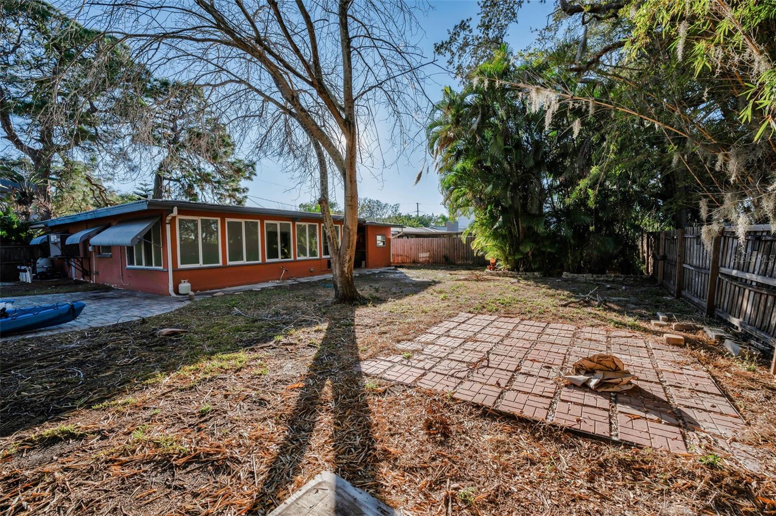 Listing photo id 23 for 406 Orchid Lane