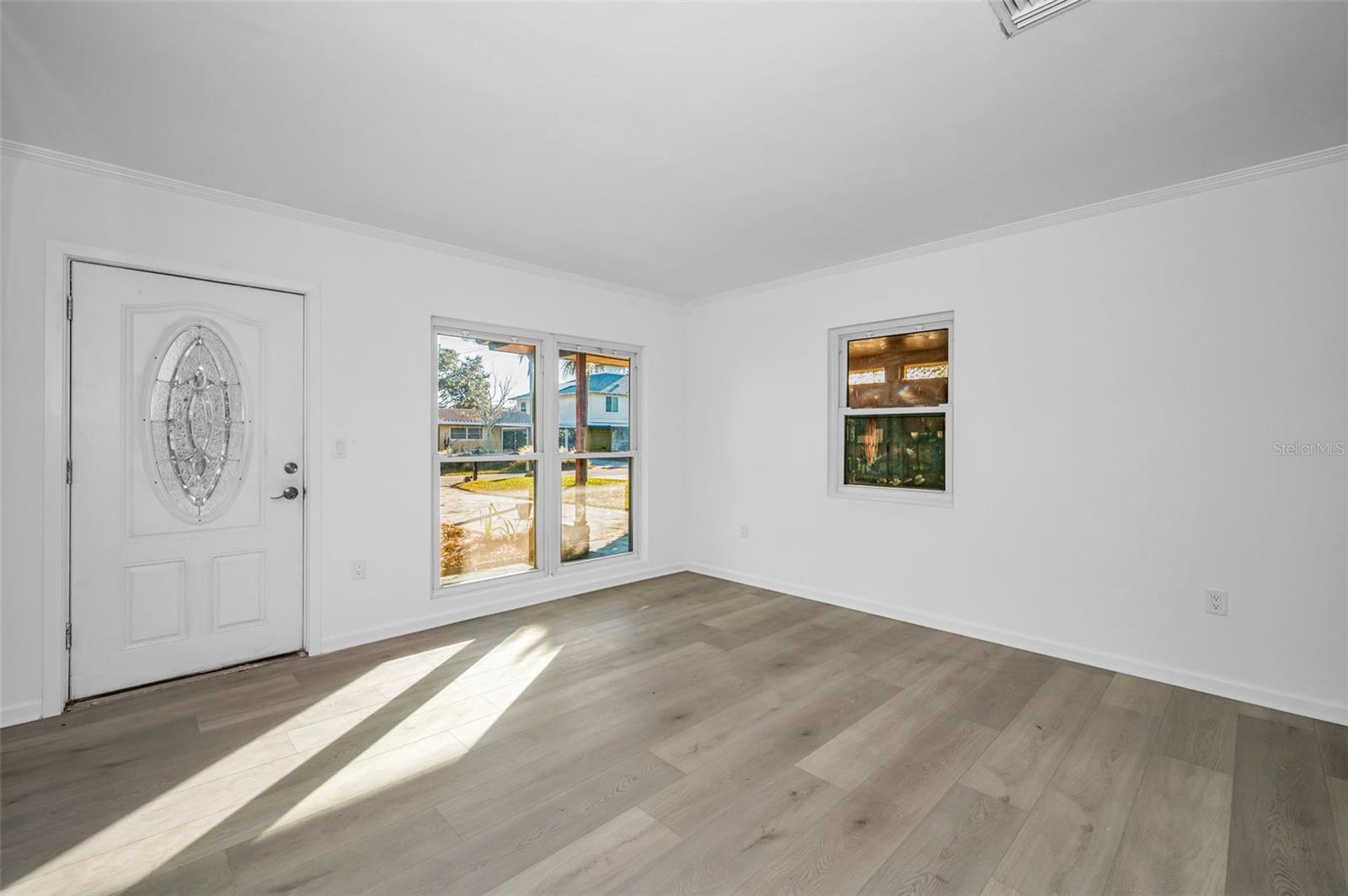 Listing photo id 1 for 406 Orchid Lane