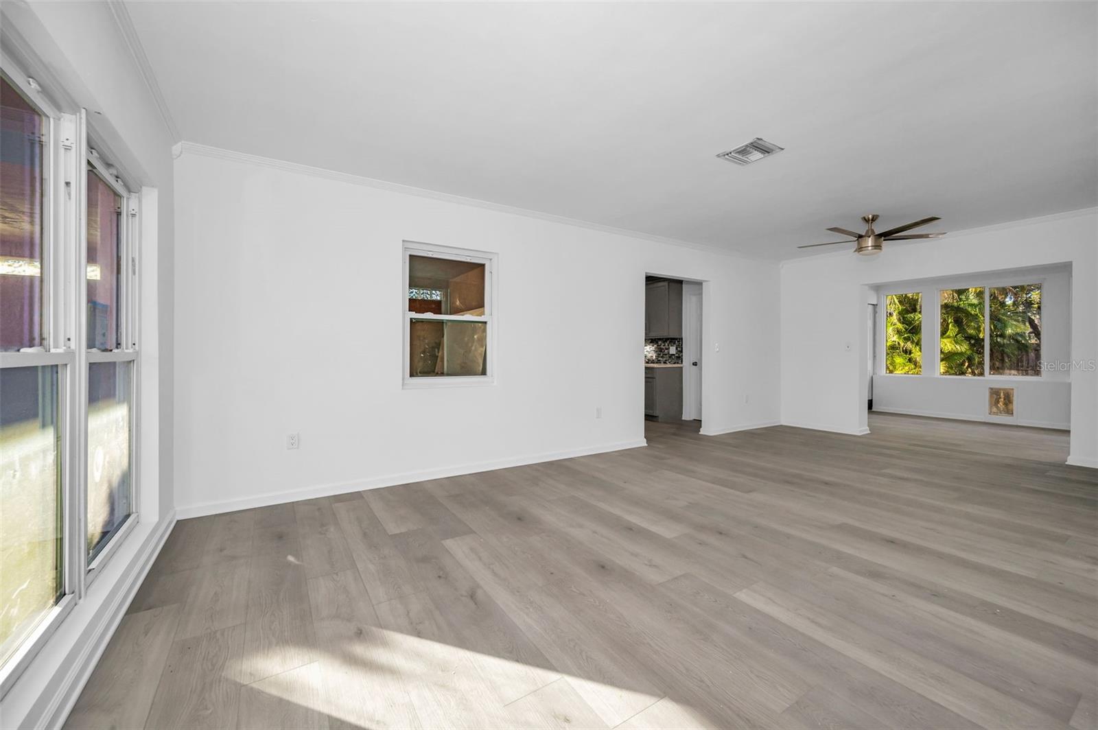 Listing photo id 2 for 406 Orchid Lane